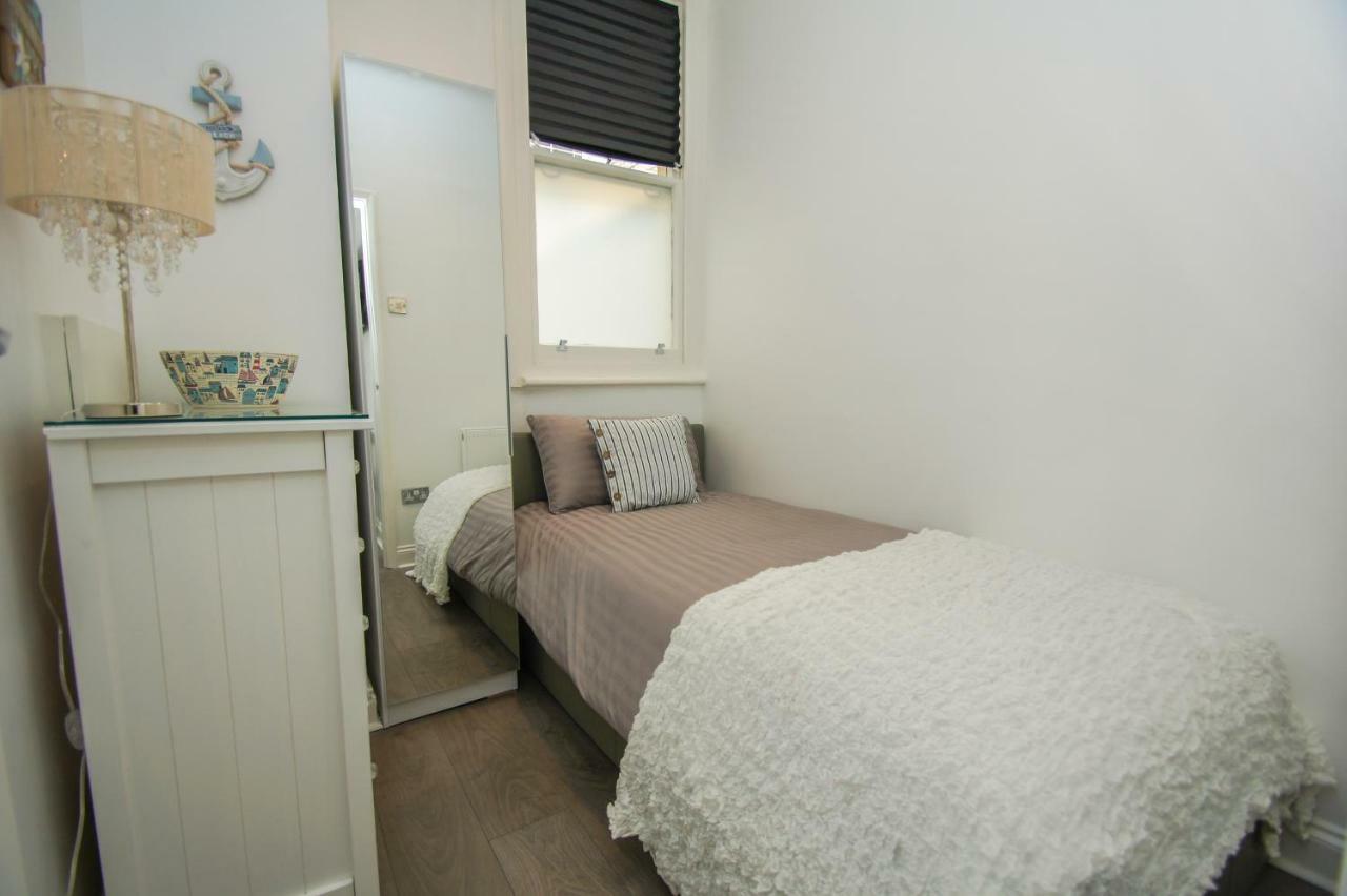 Apartment Sea Breeze - Central - By Holiday Lets *
